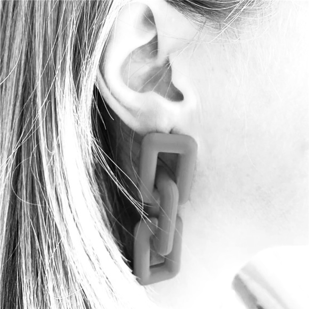 New Acrylic Chain Link look Orange Post or Stud Earrings.‎ - Picture 5 of 6